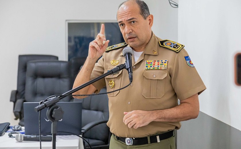Comandante Paulo Amorim ministra palestra para alunos do Curso de Aperfeiçoamento de Oficiais