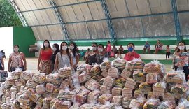 Prefeituras, ONGs e empresários distribuem cestas básicas para comunidades carentes