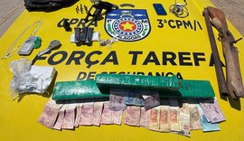PM flagra tráfico de drogas e apreende duas armas, munições e drogas em Atalaia