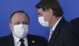 Após críticas de Lula, Bolsonaro usa máscara e abraça discurso pró-vacina