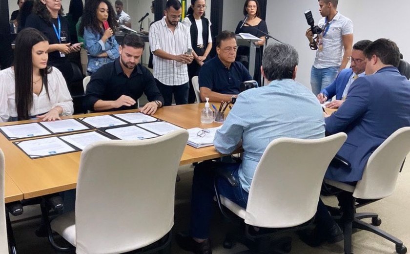 Deputado Galba Novaes participa da solenidade de adesão do Governo ao Minha Casa, Minha Vida