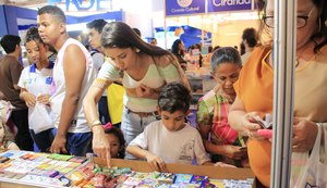 Mais de 200 mil comparecem à Bienal Internacional