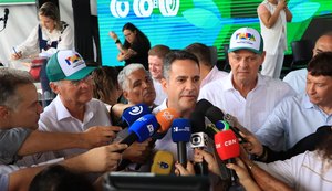Governador e ministros entregam 30 máquinas agrícolas para municípios alagoanos
