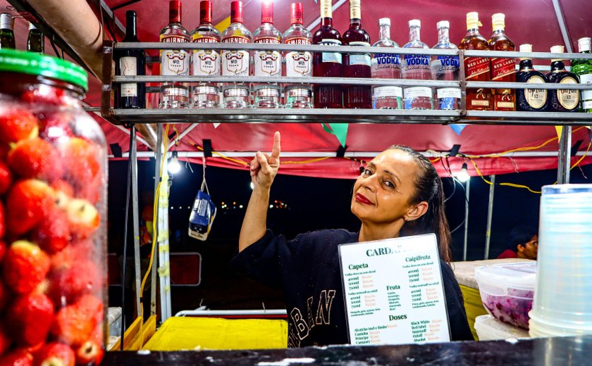 Ambulantes comemoram sucesso de vendas no encerramento do São João Massayó 2025
