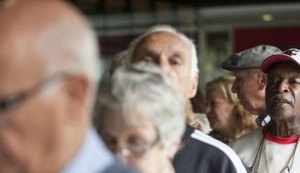 Idosos discutem benefícios de exercícios físicos nesta segunda