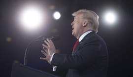 Donald Trump sugere que policial que não interveio em ataque foi 'covarde'