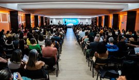 Centenas de professores da rede pública municipal participam de evento comemorativo ao Dia do Professor