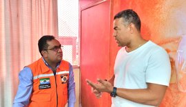 Vereador fornece estrutura para moradores de área de risco, em parceira com Prefeitura