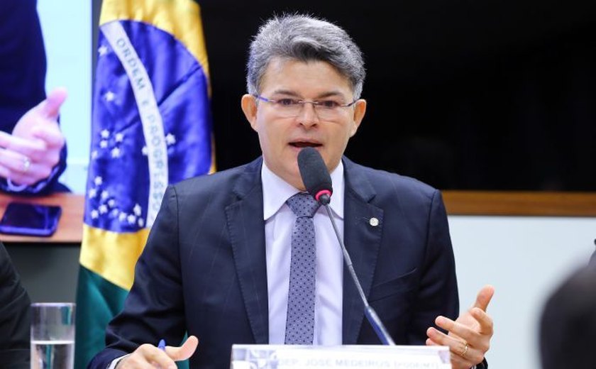 José Medeiros convoca Aneel para explicar reajuste da energia elétrica e não descarta CPI