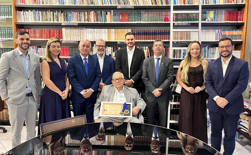 Sindicato dos Advogados de Alagoas homenageia o jurista Marcos Bernardes de Mello pelos 70 anos dedicados à advocacia
