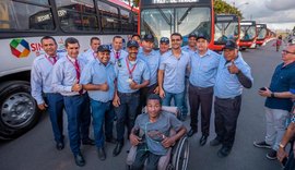 Prefeito JHC entrega mais 32 ônibus 'geladões' e qualifica transporte coletivo em Maceió