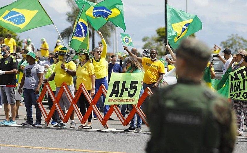 Professor avalia atos da extrema-direita: “acreditam estar numa guerra santa, numa cruzada”