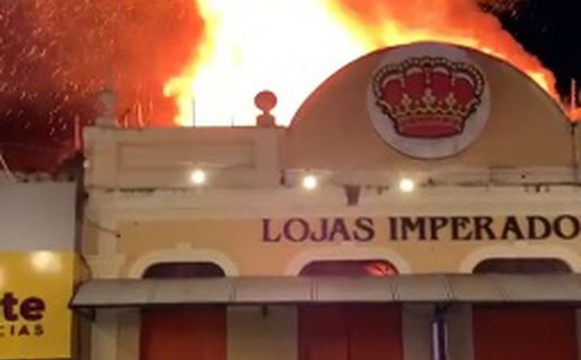 Incêndio atinge Lojas Imperador, no Centro de Maceió