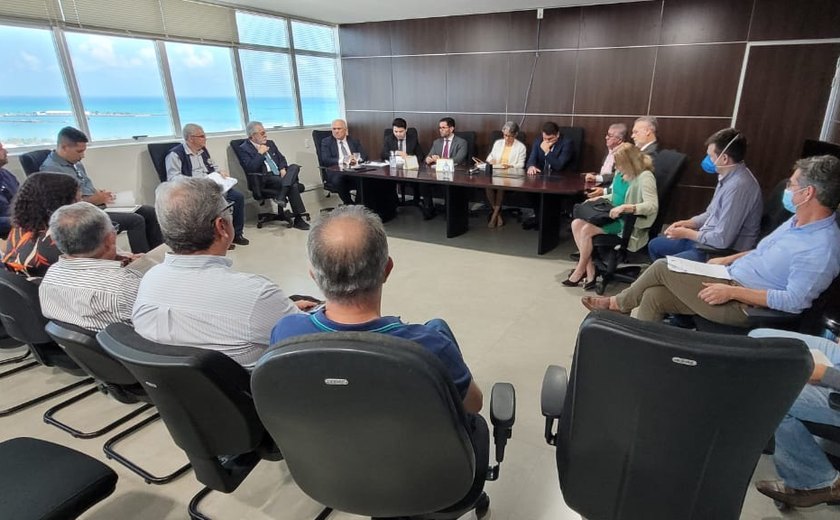 Presidente e corregedor do TRE se reúnem com juízes eleitorais para discutir detalhes do dia da eleição