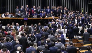 Câmara aprova urgência para projeto de anistia a golpistas