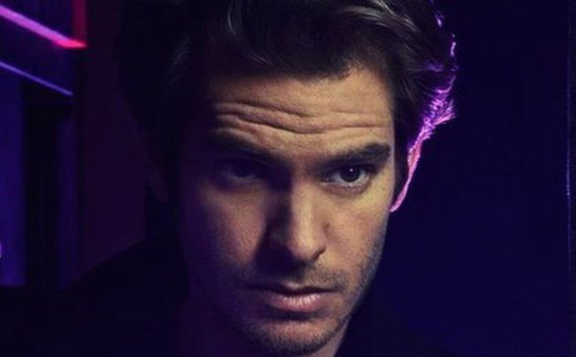 Ator Andrew Garfield se diz aberto para ter experiência homossexual