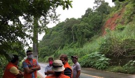 Defesa Civil de Maceió interdita totalmente trânsito na Ladeira de Fernão Velho