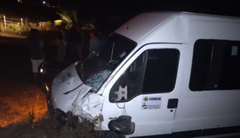 Motociclista morre após colidir com van que transportava trabalhadores de mineradora