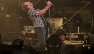 Pearl Jam faz show com 24 músicas no Lollapalooza do Chile