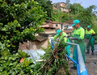 Alurb realiza ações preventivas de limpeza e educação ambiental