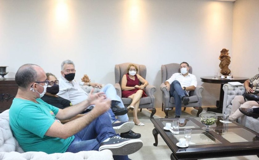 Ao Sinteal, governador garante fim da cobrança dos 14% a aposentados da educação