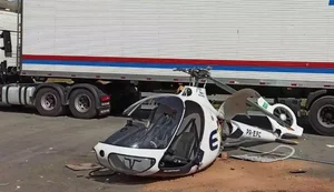 Helicóptero cai em Contagem e risco de explosão mobiliza bombeiros