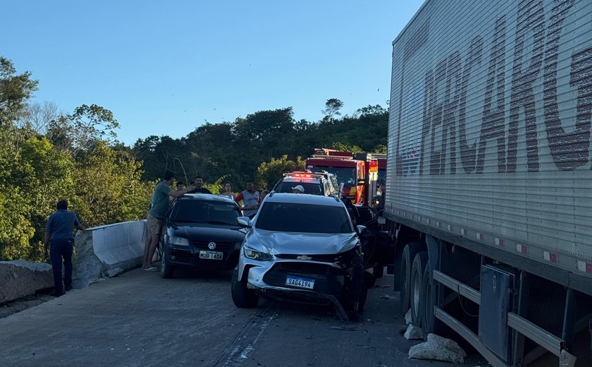Grave engavetamento entre caminhões e carros na BR-101 deixa uma vítima fatal entre Junqueiro e Teotônio Vilela