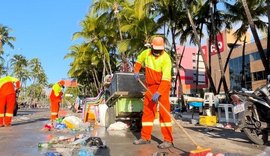 Mais de 60 toneladas de lixo são recolhidas nas praias após a virada
