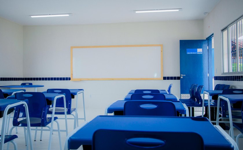 Governo entrega nova sede de escola que atende mais de 1.200 estudantes em Limoeiro de Anadia