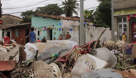 Chuva deixa cenário de pós-guerra na orla lagunar de Maceió