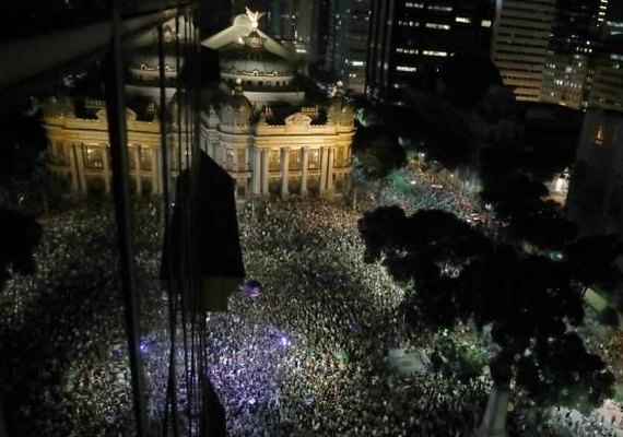 Atos no Brasil e em outros países homenageiam vereadora e pedem punição