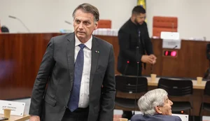 Bolsonaro nega plano de golpe, pede desculpa ao STF e critica urnas
