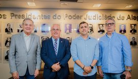 Ronaldo Lessa discute com presidente do TJ//AL e diretor da CBV criação de centro de treinamento de vôlei
