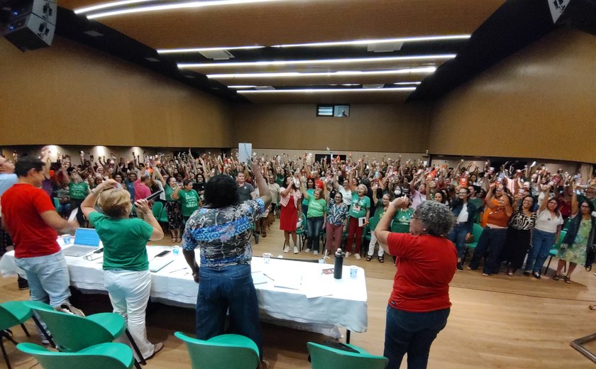 Assembleia rejeita nova proposta da prefeitura e mantém greve da rede municipal de Educação