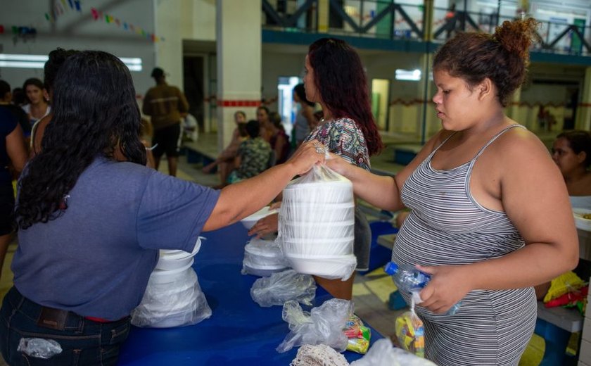 Secretarias se unem em logística para distribuição de refeições a desabrigados