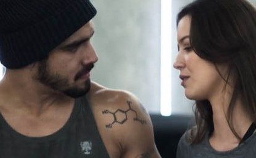 Fabiana passa a perna em Rock e interrompe gravidez para ganhar fortuna