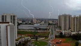Acampamento bolsonarista é atingido por raio em Brasília
