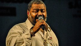 Arlindo Cruz permanece em estado grave após um mês internado