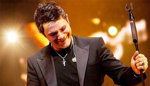 Fã acusa Alejandro Sanz de abuso em entrevista e leva esporro