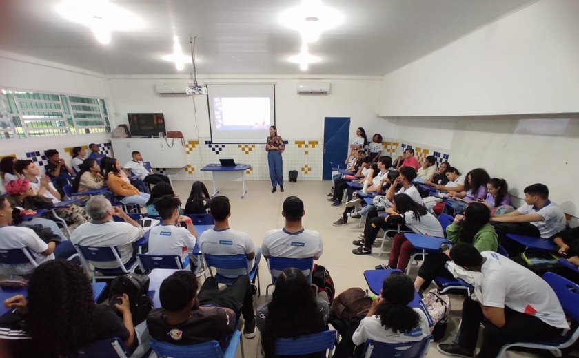 JA Alagoas e projeto Mandaver promovem palestra com jovens do Vergel do Lago