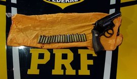 PRF prende homem por porte ilegal de arma de fogo em São Sebastião