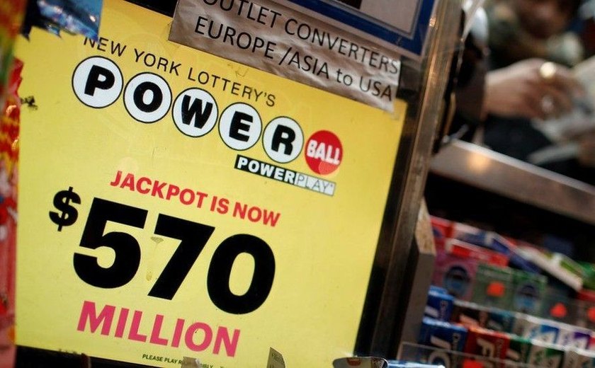 Por que americana que ganhou R$ 1,8 bilhão em loteria não pode receber o prêmio