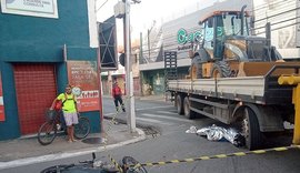 Motociclista morre após ter o crânio esmagado por um caminhão no Centro de Maceió