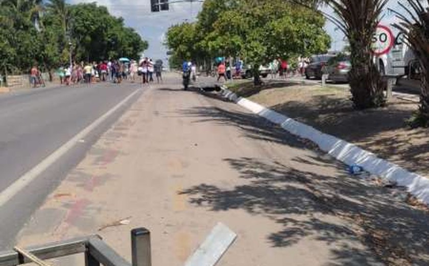 Moradores do Eustáquio Gomes e demais conjuntos fazem protesto por água