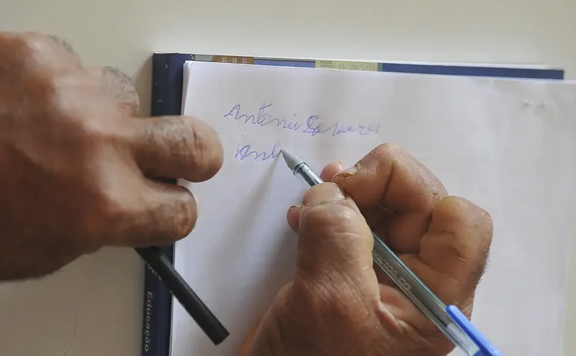 Analfabetismo de pessoas com deficiência é quatro vezes maior no país