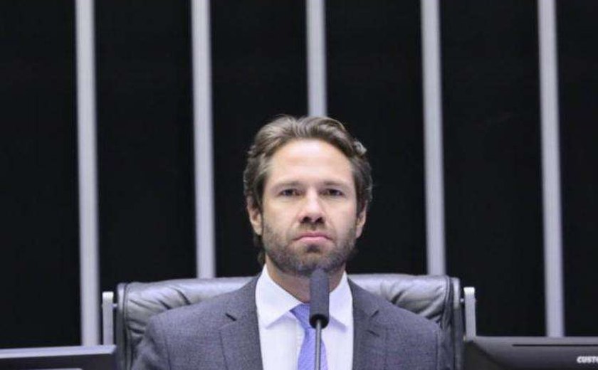 Pedro Vilela ressalta aprovação de PL que retoma obras de creches e escolas