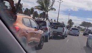 Engavetamento deixa trânsito lento na Avenida Assis Chateaubriand