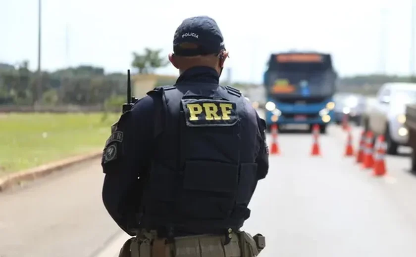 Colisão traseira envolvendo duas carretas é registrada na BR-101, em Rio Largo