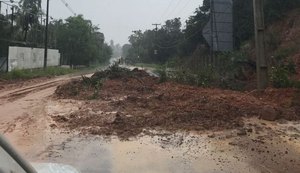 Chuvas que atingem Alagoas causam deslizamentos e aumentam níveis de rios