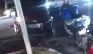Motociclista fica ferido em colisão envolvendo carro em frente a shopping na parte alta de Maceió